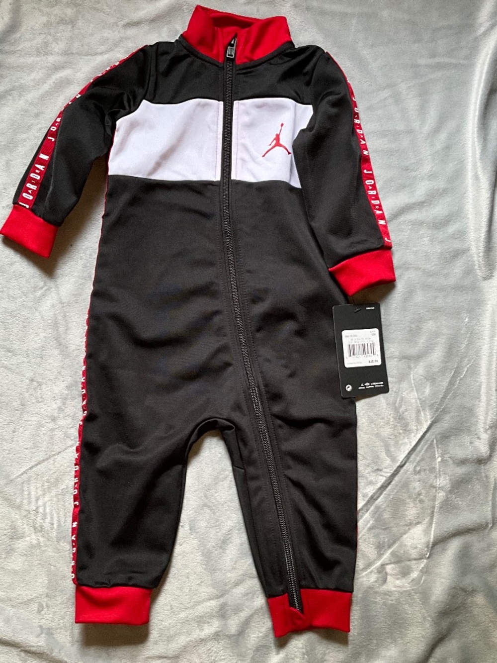 Boys Air Jordan jumpsuit (size 12m) NEW